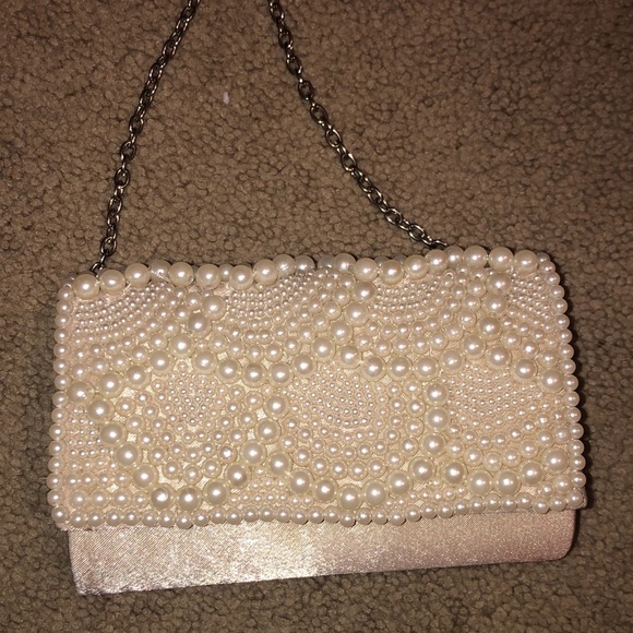 Free w/ bundle! mini pearl clutch - Picture 4 of 5